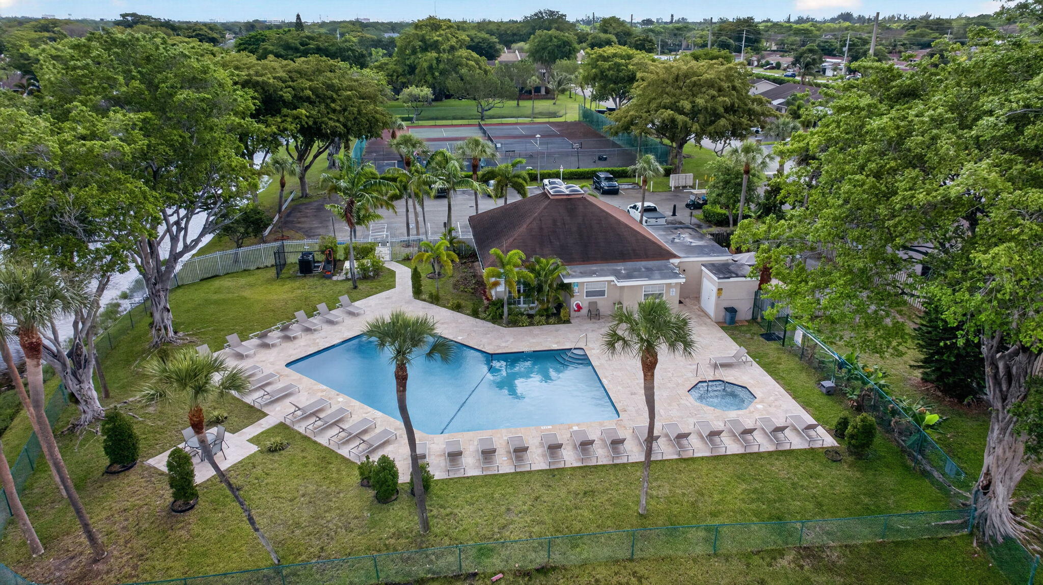 THE LAKES - Residential