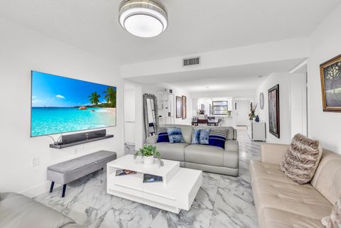 1711 Whitehall Dr 403 Davie FL 33324