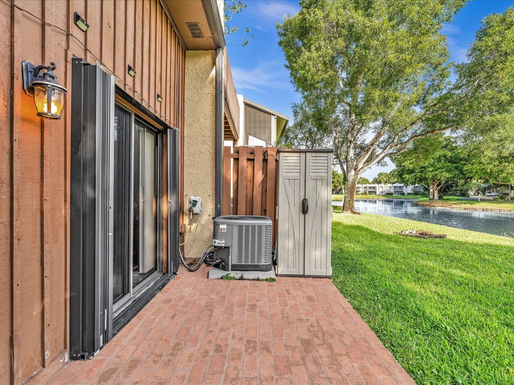 Pine Island Lakes - Residential Lease