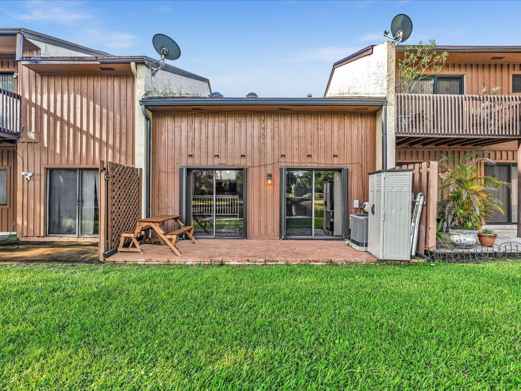 Pine Island Lakes - Residential Lease