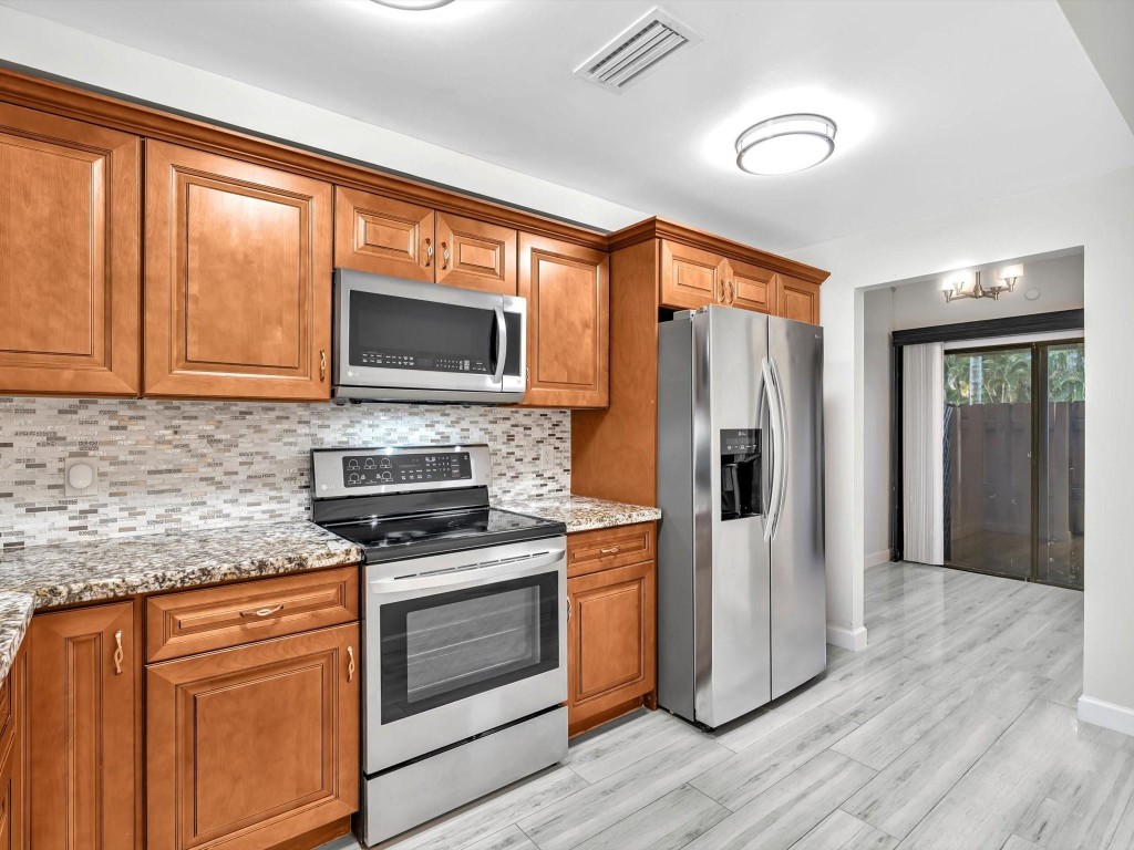 Pine Island Lakes - Residential Lease