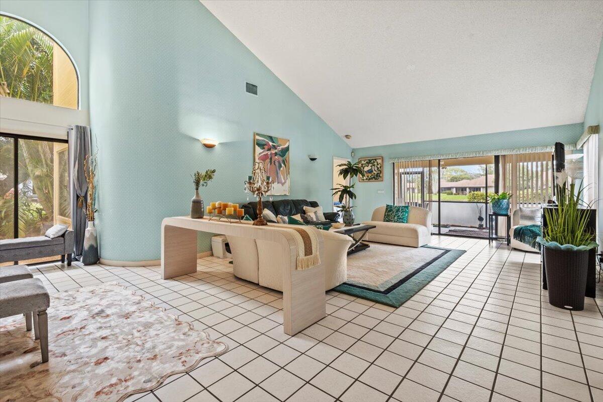 EASTPOINTE SUB PL 9-A IN PB49P3 LT 22 - Residential