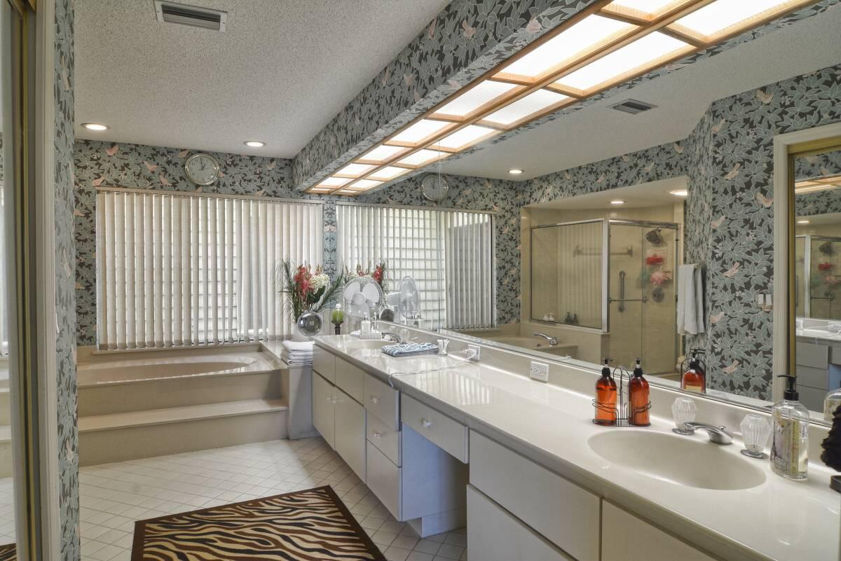 EASTPOINTE SUB PL 9-A IN PB49P3 LT 22 - Residential