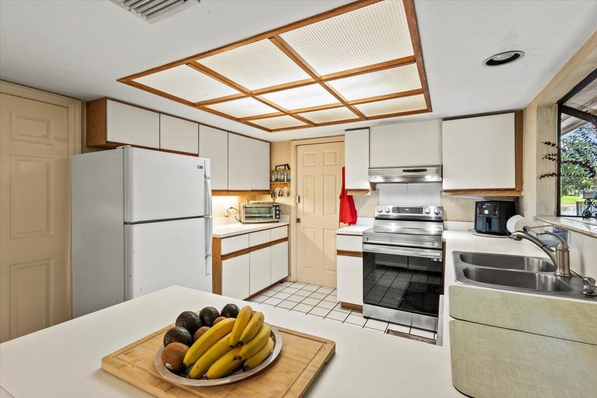 EASTPOINTE SUB PL 9-A IN PB49P3 LT 22 - Residential