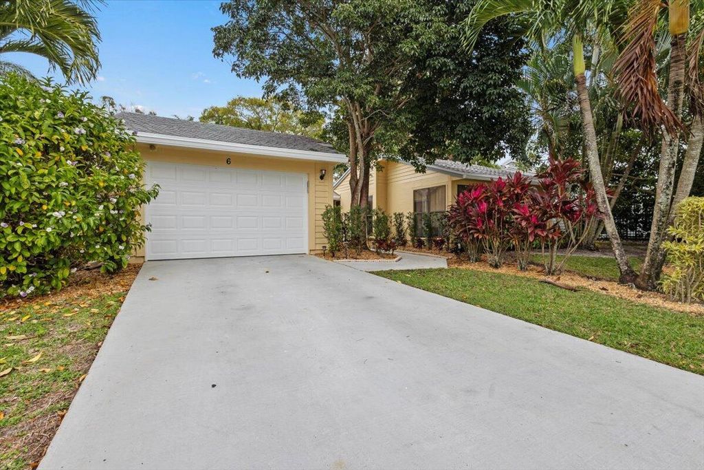 Photo of 6691 S Pine Court, Palm Beach Gardens, FL 33418 (MLS # B26011802)