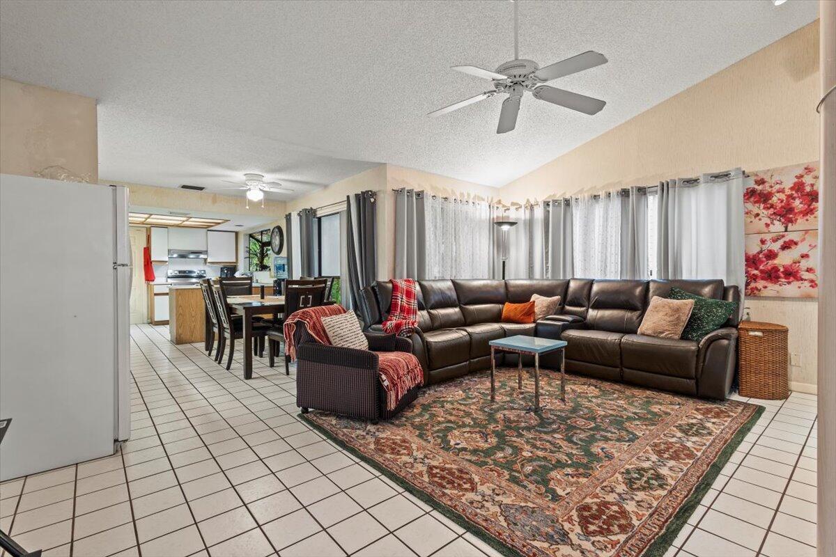 EASTPOINTE SUB PL 9-A IN PB49P3 LT 22 - Residential