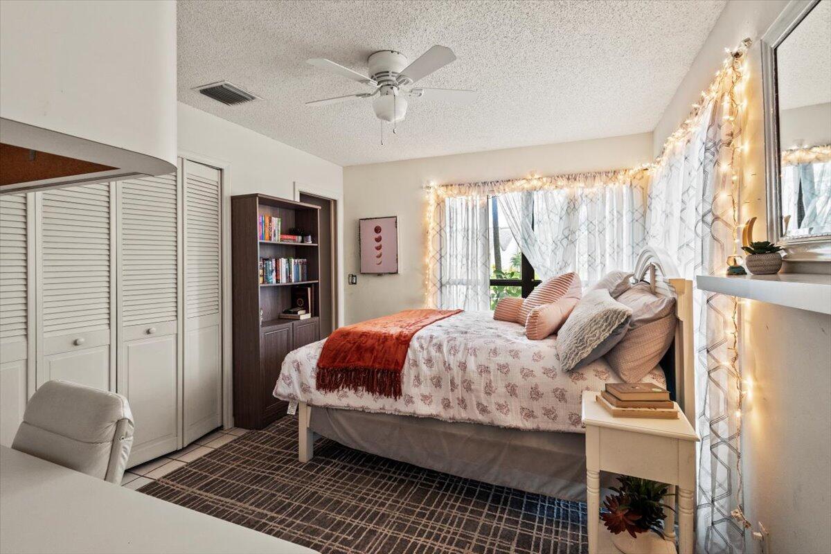 EASTPOINTE SUB PL 9-A IN PB49P3 LT 22 - Residential