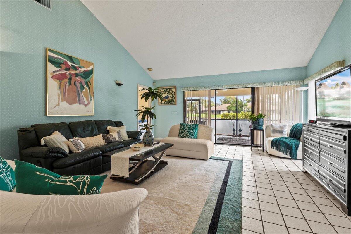 EASTPOINTE SUB PL 9-A IN PB49P3 LT 22 - Residential