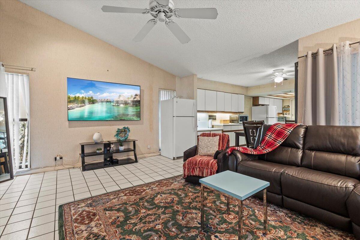 EASTPOINTE SUB PL 9-A IN PB49P3 LT 22 - Residential