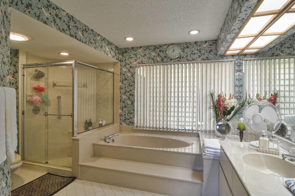 EASTPOINTE SUB PL 9-A IN PB49P3 LT 22 - Residential