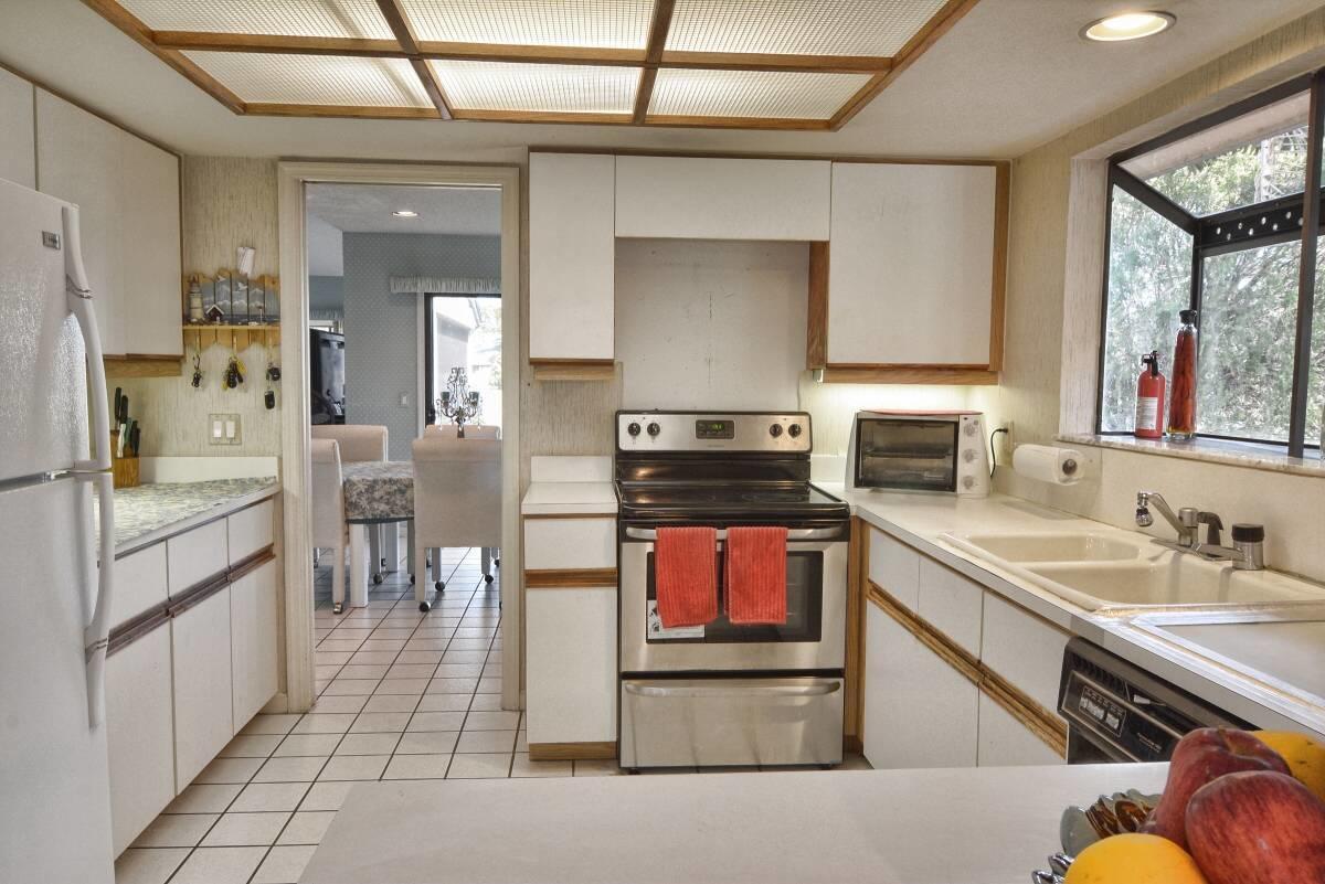 EASTPOINTE SUB PL 9-A IN PB49P3 LT 22 - Residential