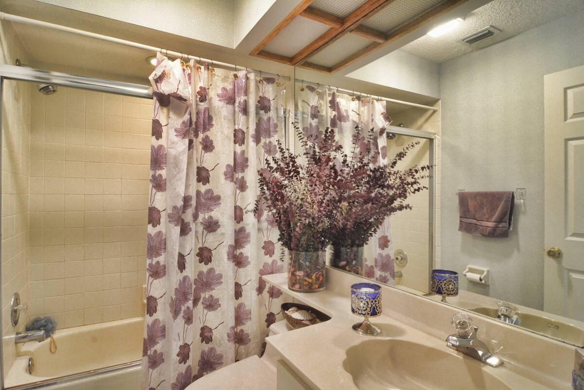 EASTPOINTE SUB PL 9-A IN PB49P3 LT 22 - Residential