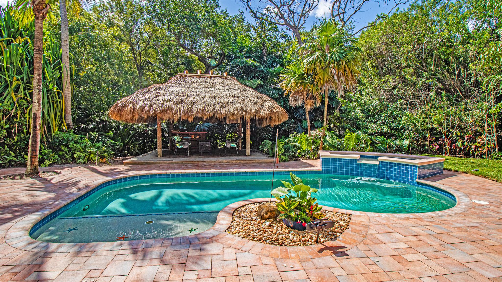 5592 SE Reef Way