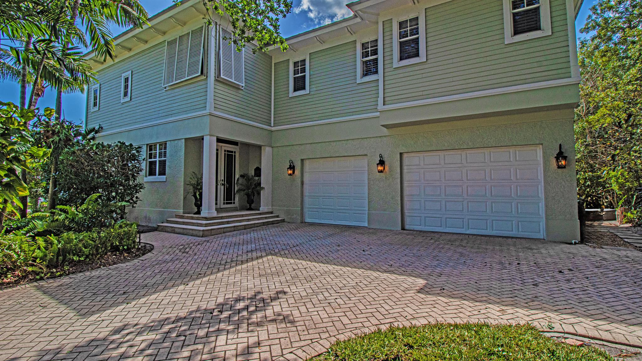 5592 SE Reef Way