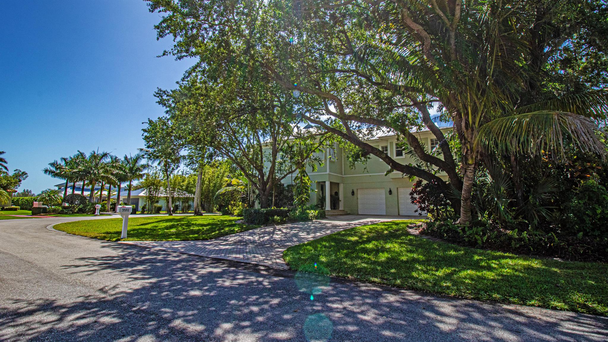 5592 SE Reef Way