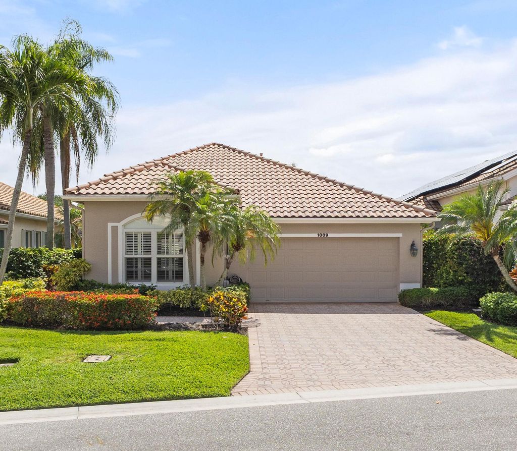 Photo of 1009 Diamond Head Way, Palm Beach Gardens, FL 33418 (MLS # B26028171)