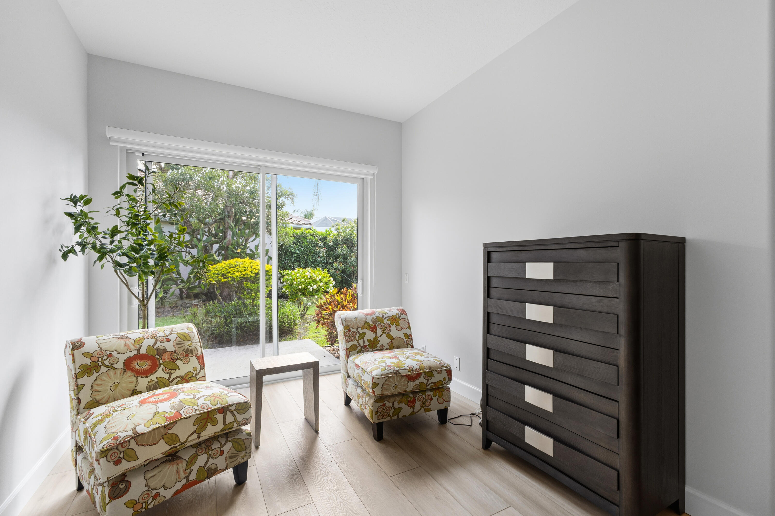 DIAMOND HEAD - Residential