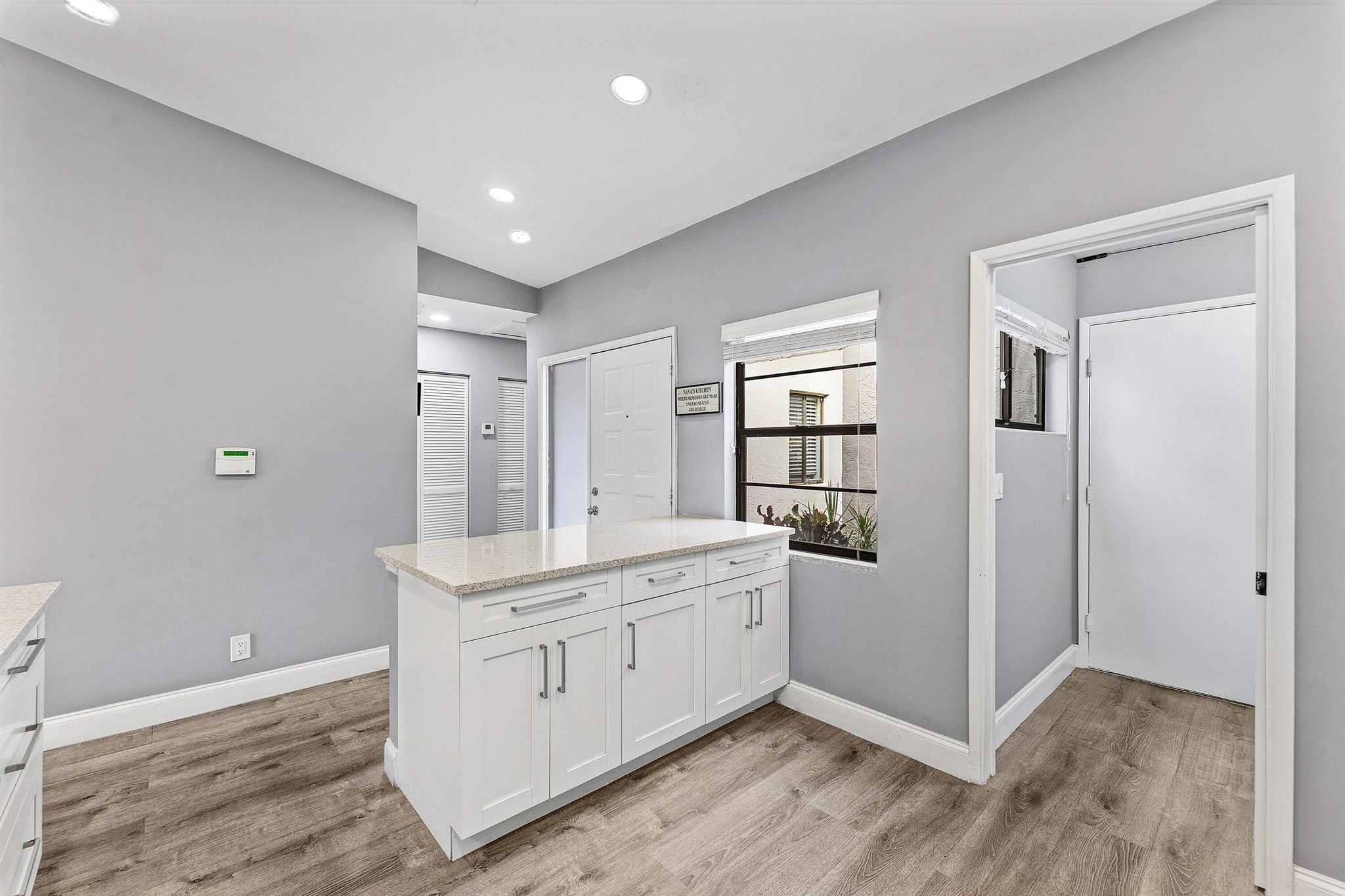 HUNTINGTON POINTE - Residential