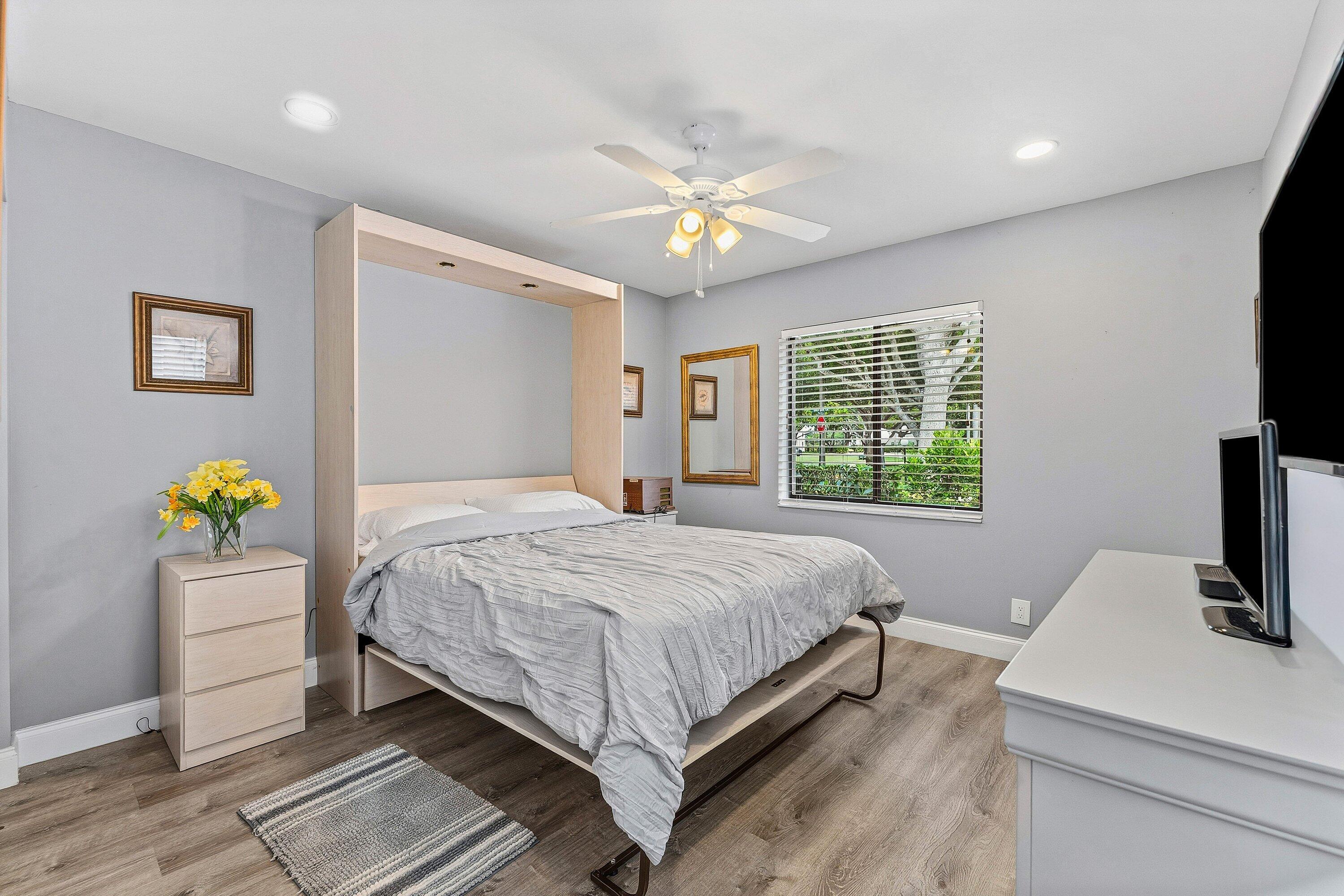 HUNTINGTON POINTE - Residential