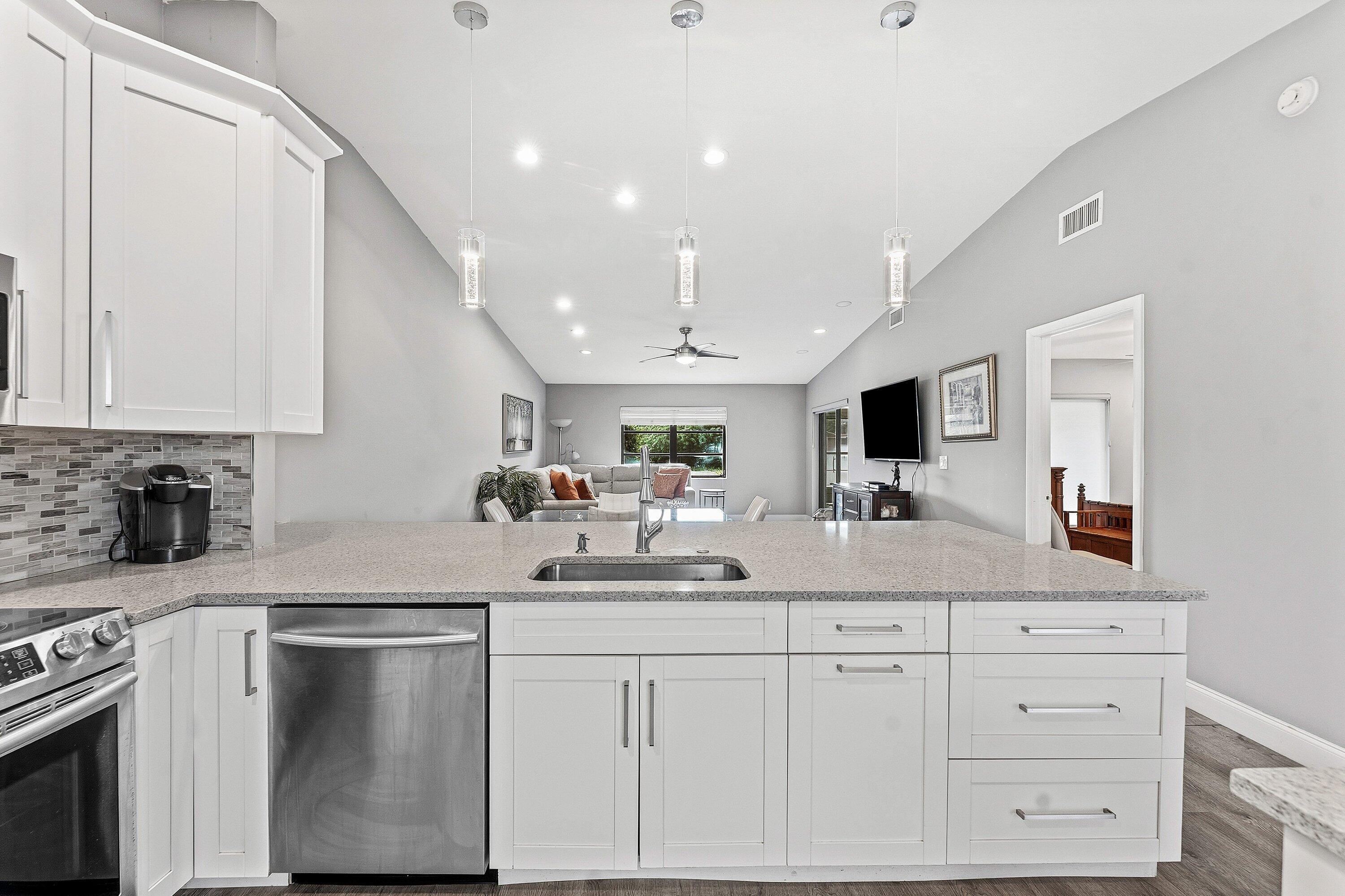 HUNTINGTON POINTE - Residential