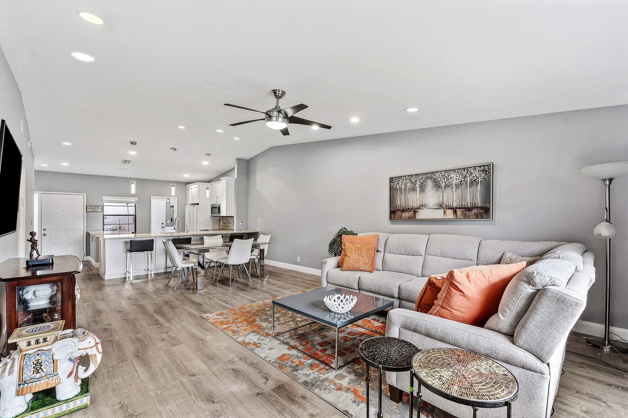 HUNTINGTON POINTE - Residential