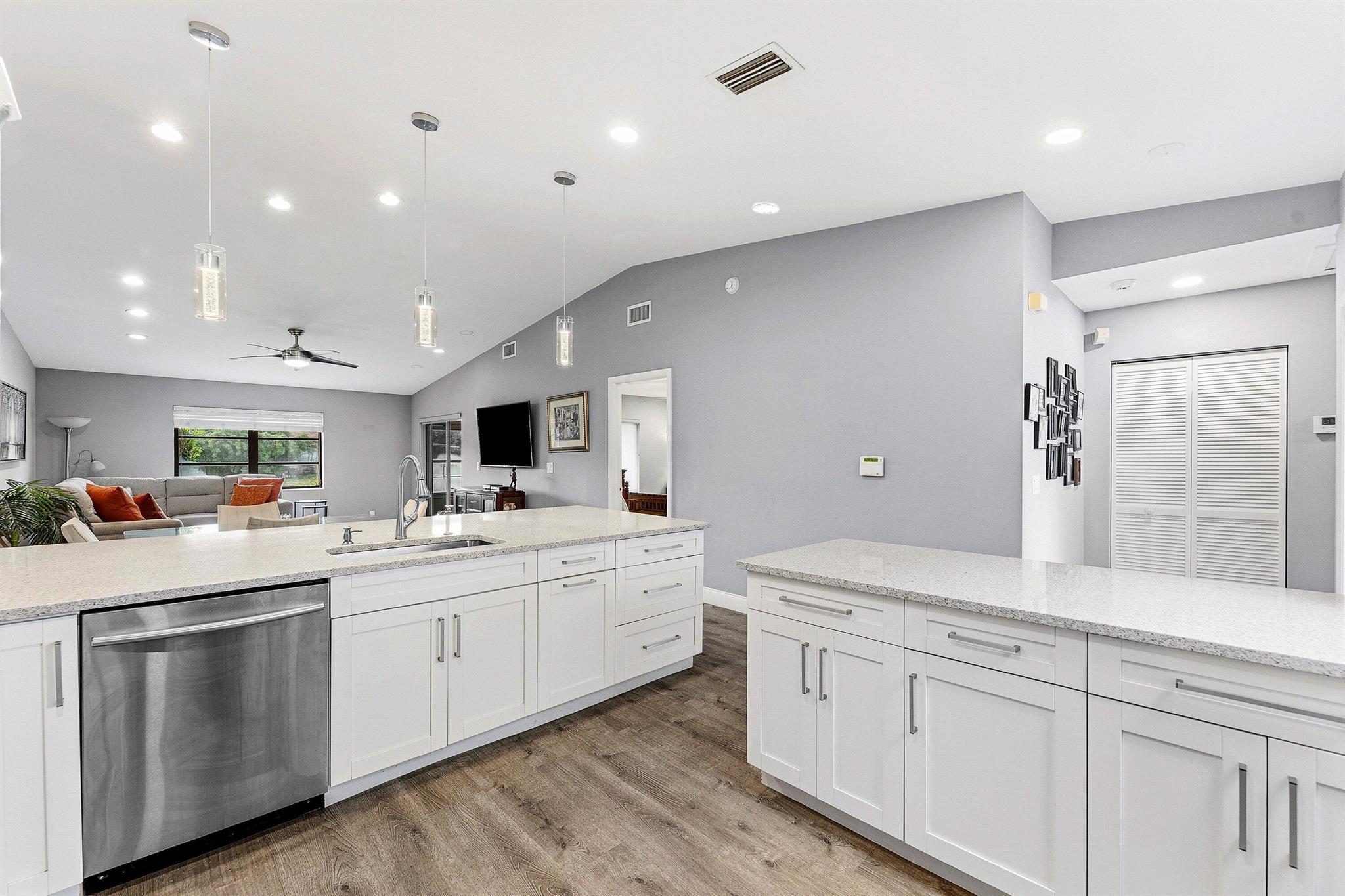 HUNTINGTON POINTE - Residential