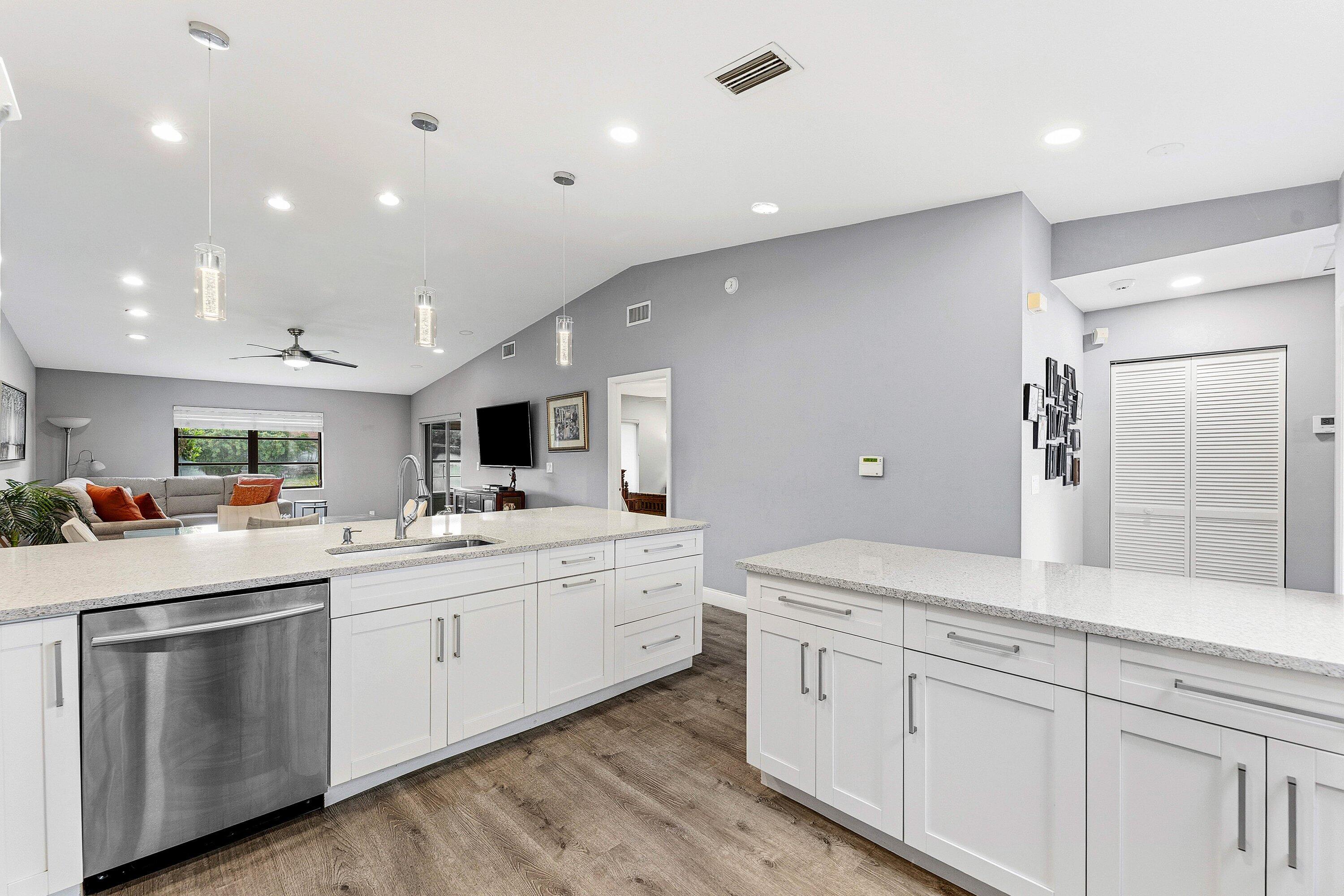 HUNTINGTON POINTE - Residential