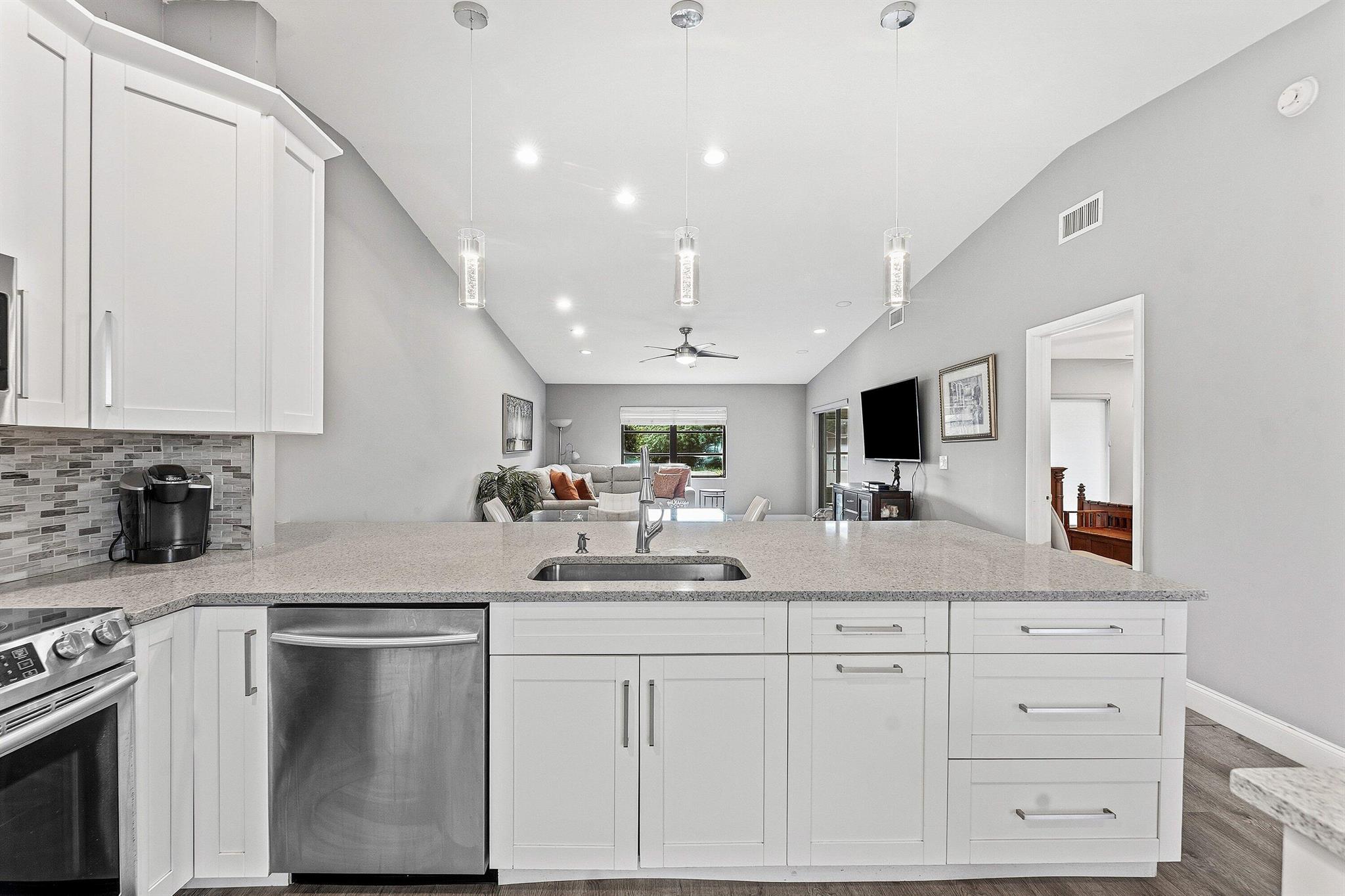 HUNTINGTON POINTE - Residential