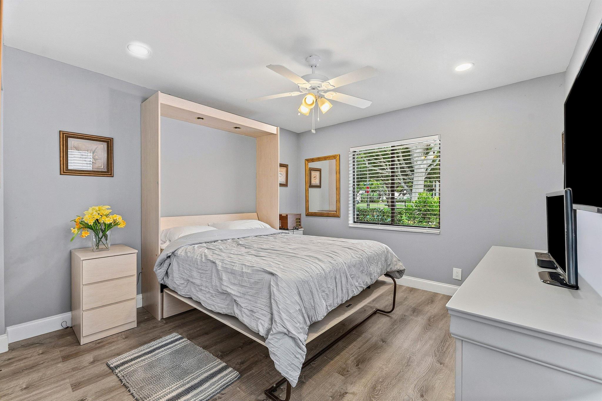 HUNTINGTON POINTE - Residential