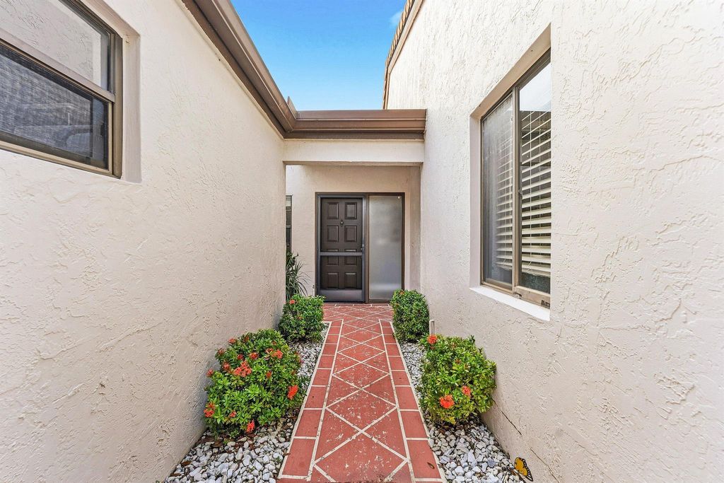 Photo of 6112 Kings Gate Circle, Delray Beach, FL 33484 (MLS # R11147818)