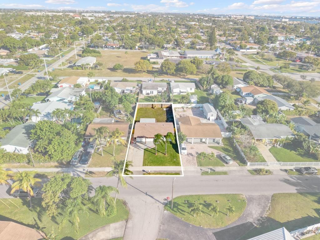 Photo of 615 Garnett Street, Lantana, FL 33462 (MLS # R11158071)