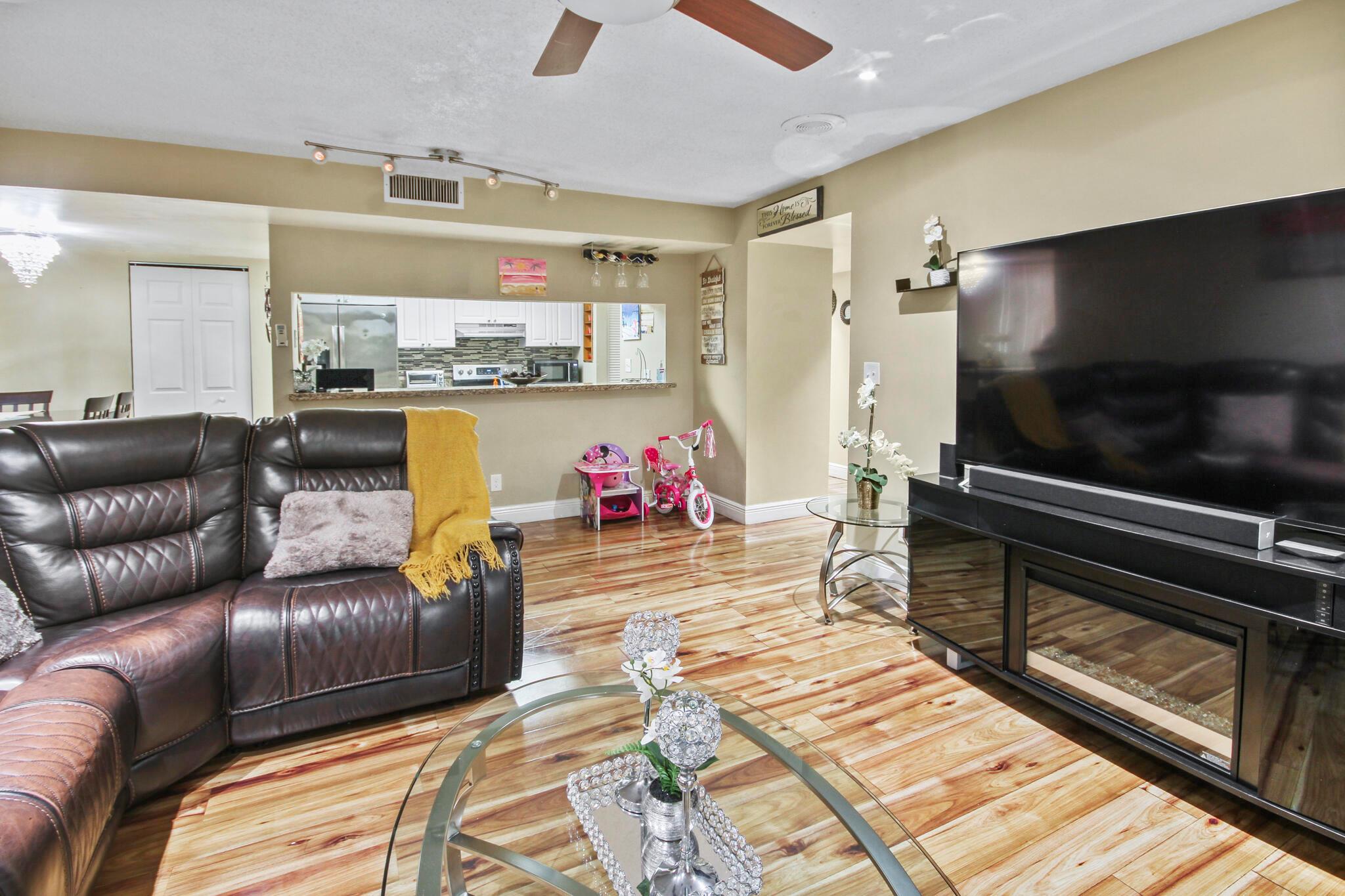 7507 Greenlake Way B