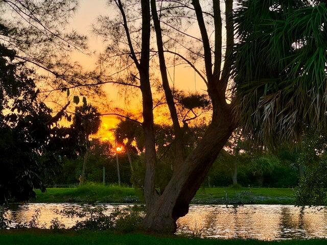 MURRY HILLS APT BLDG COND - Residential Lease