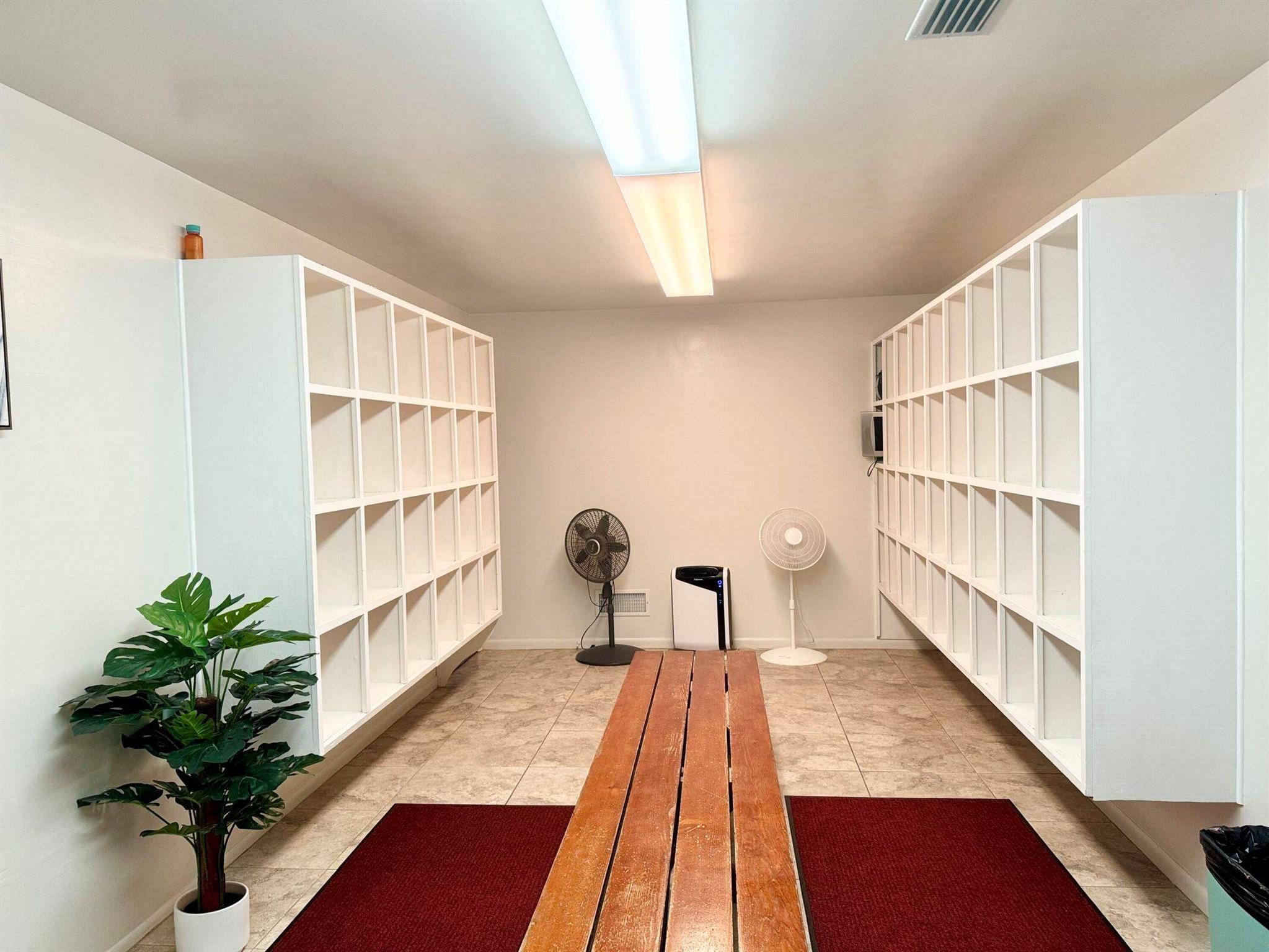 MURRY HILLS APT BLDG COND - Residential Lease