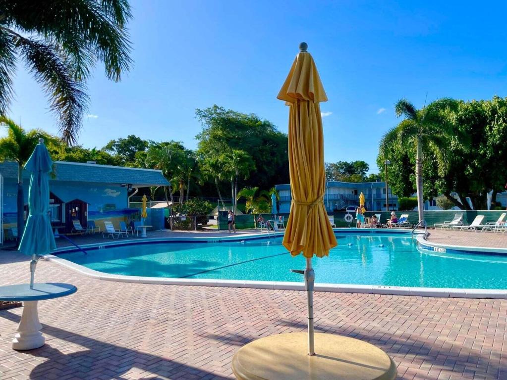 MURRY HILLS APT BLDG CONDO - Residential Lease