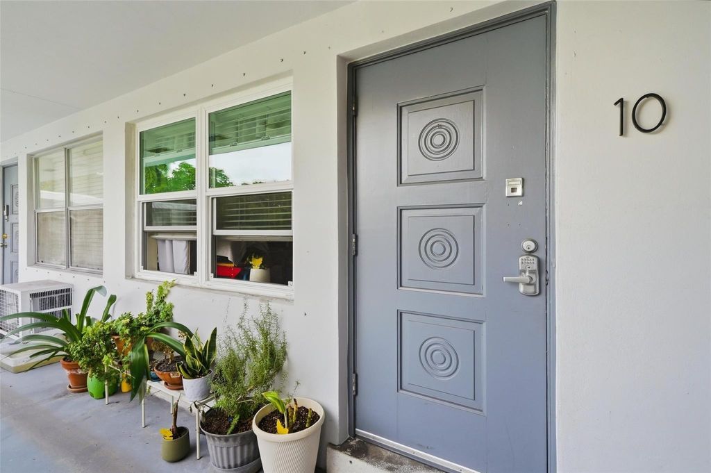 Photo of 3510 Harrison St #10, Hollywood, FL 33021 (MLS # F10542516)