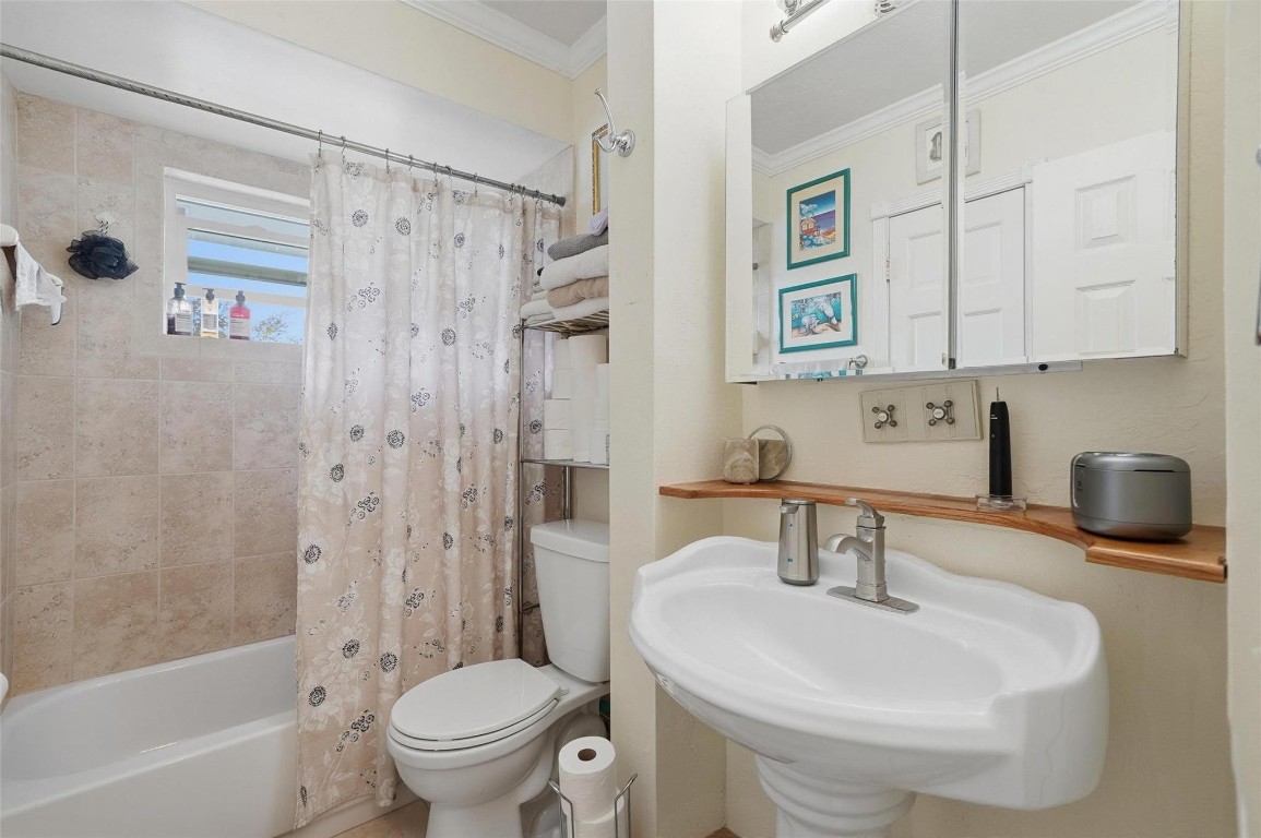 Astor Condo - Residential