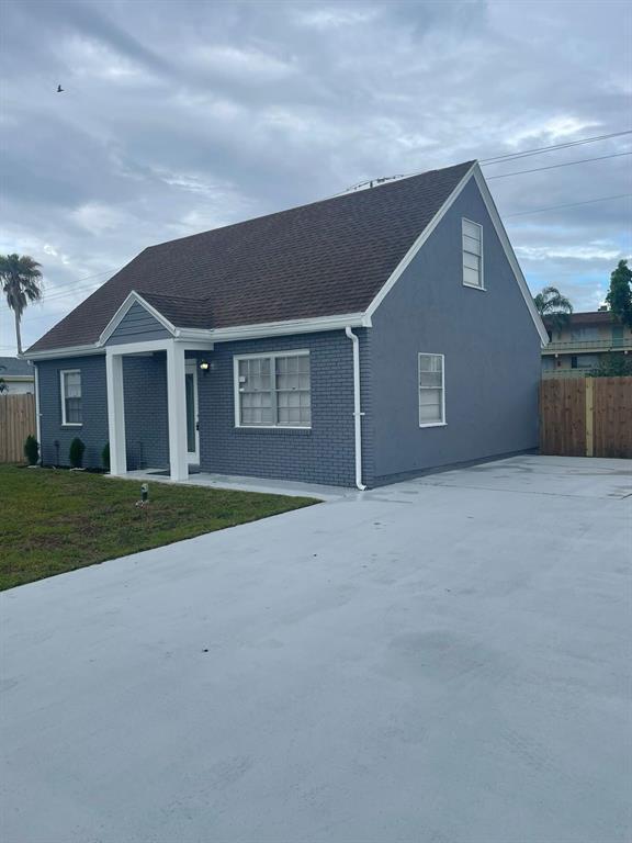 Photo of 421 KIRK Road, Palm Springs, FL 33461 (MLS # B26075148)