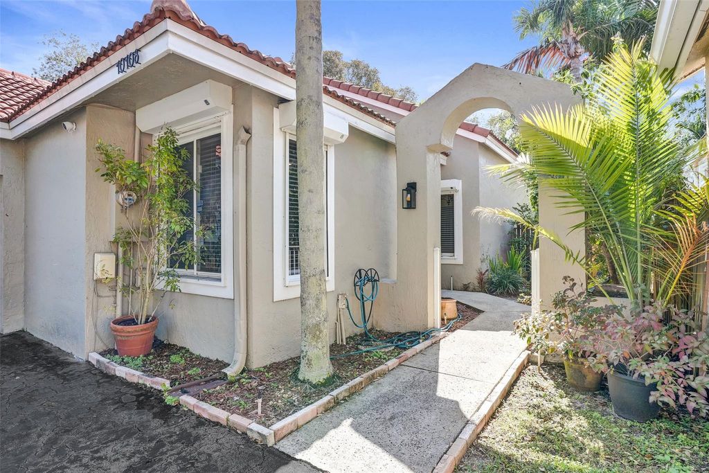 Photo of 10108 NW 4th Street, Plantation, FL 33324 (MLS # F10553982)