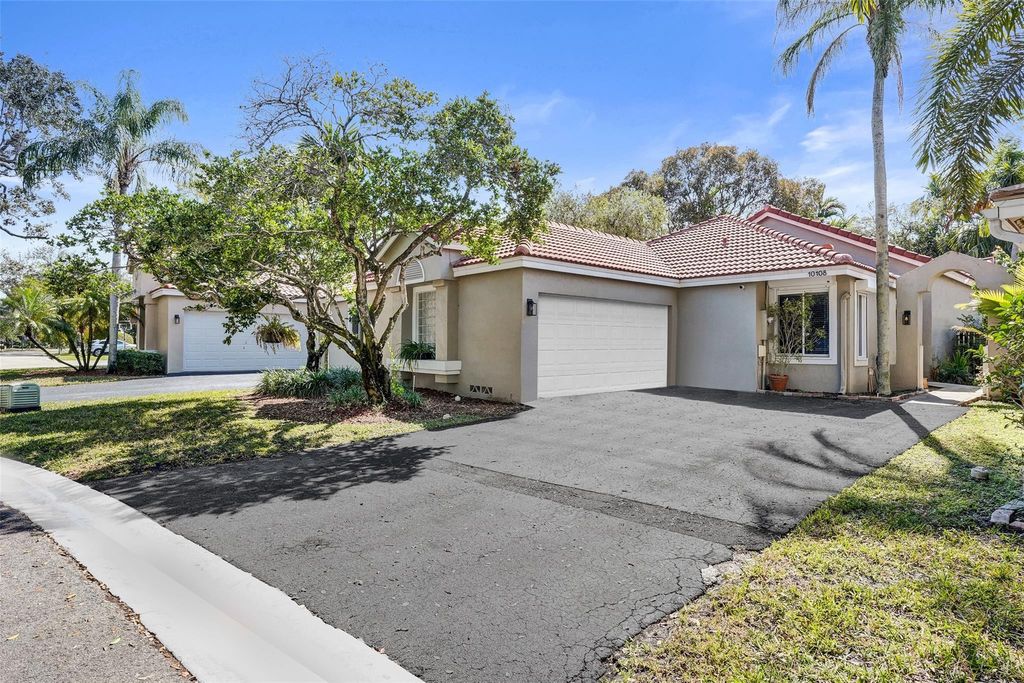 Photo of 10108 NW 4th Street, Plantation, FL 33324 (MLS # F10553982)