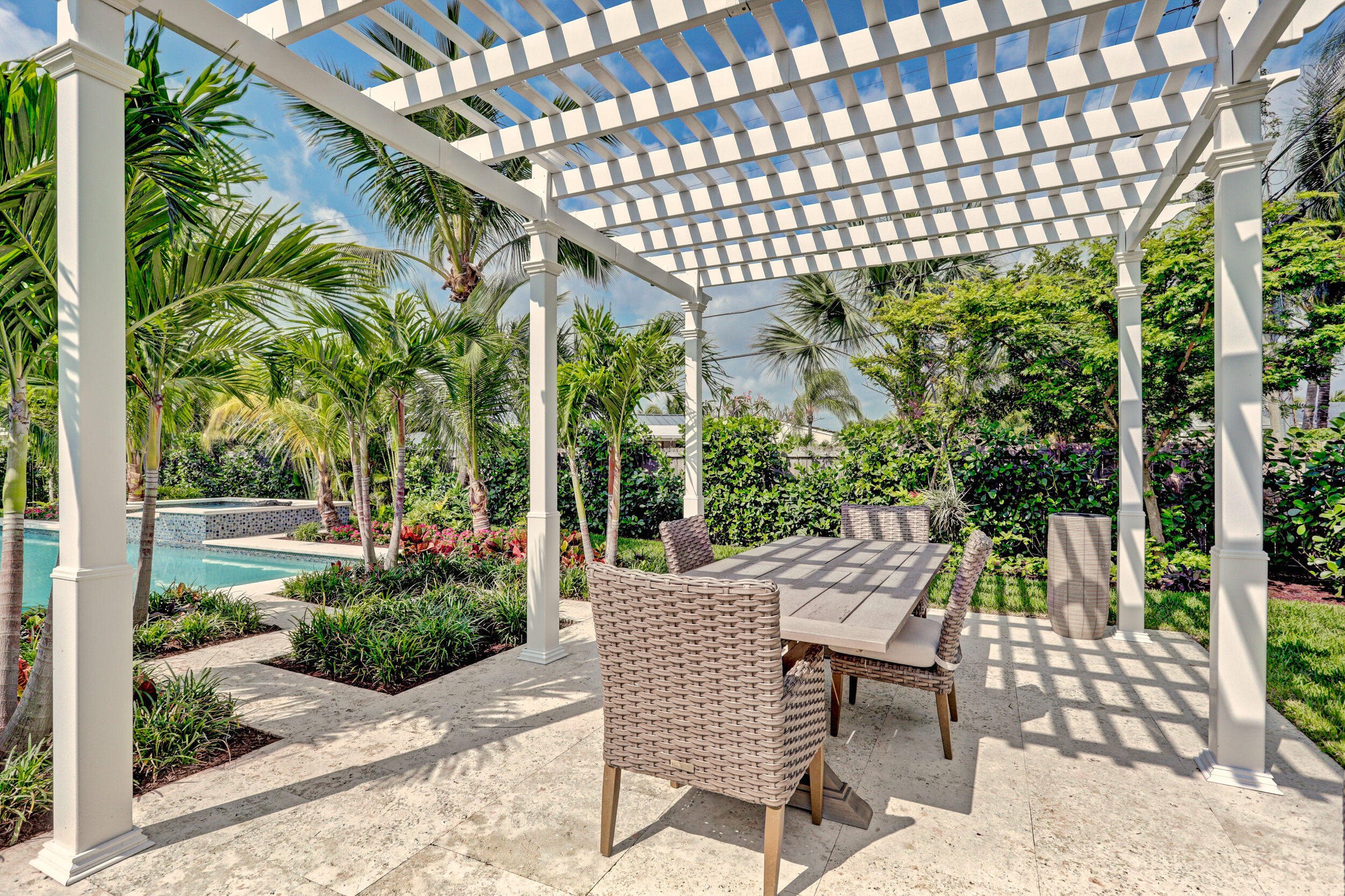 LITTLE RANCHES IN - Residential