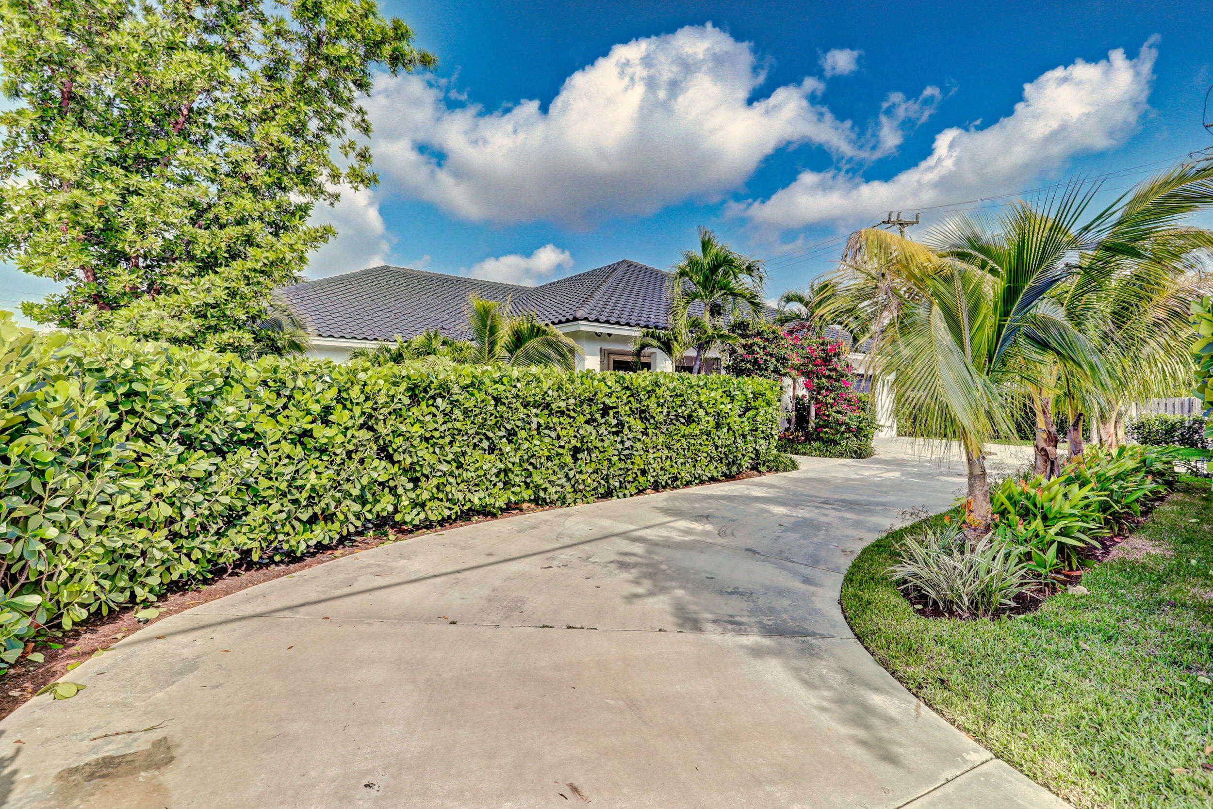 LITTLE RANCHES IN - Residential