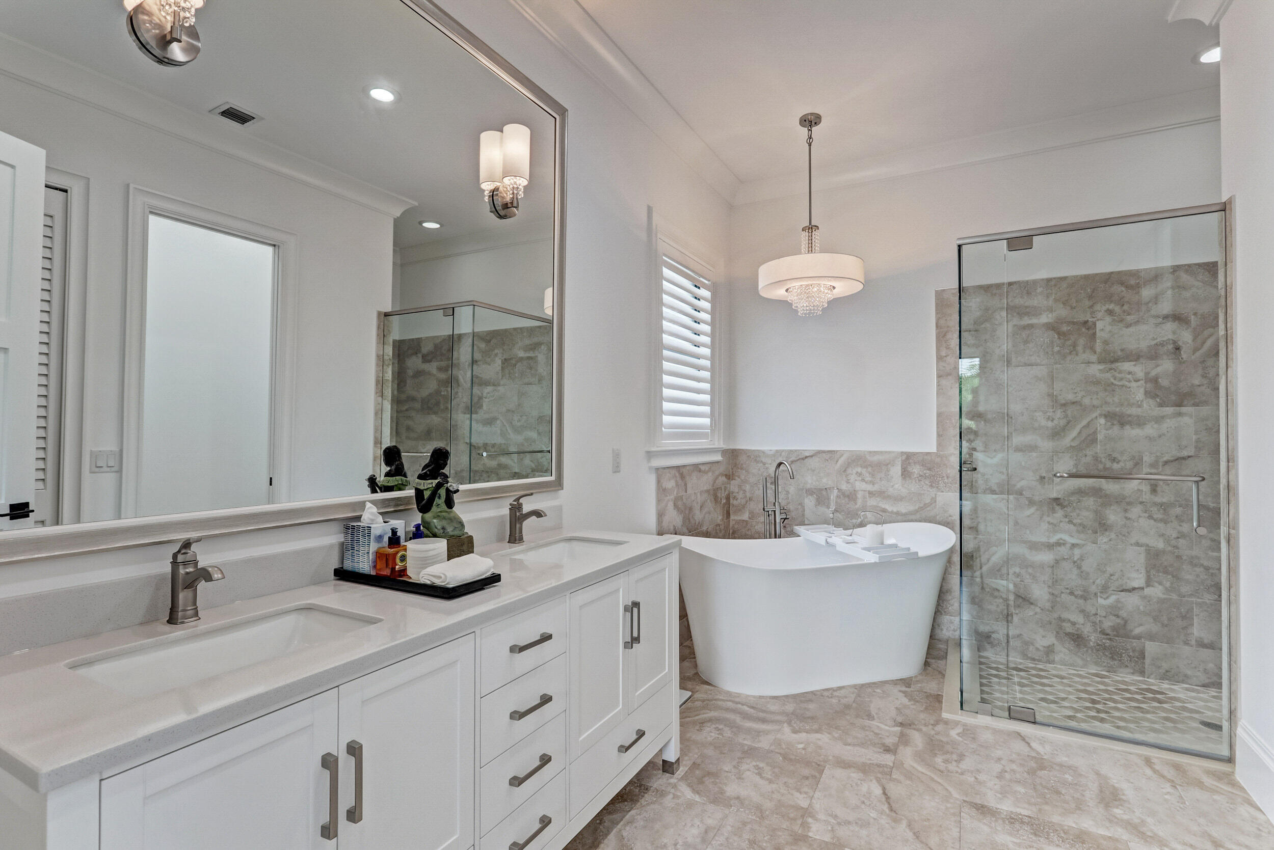 LITTLE RANCHES IN - Residential