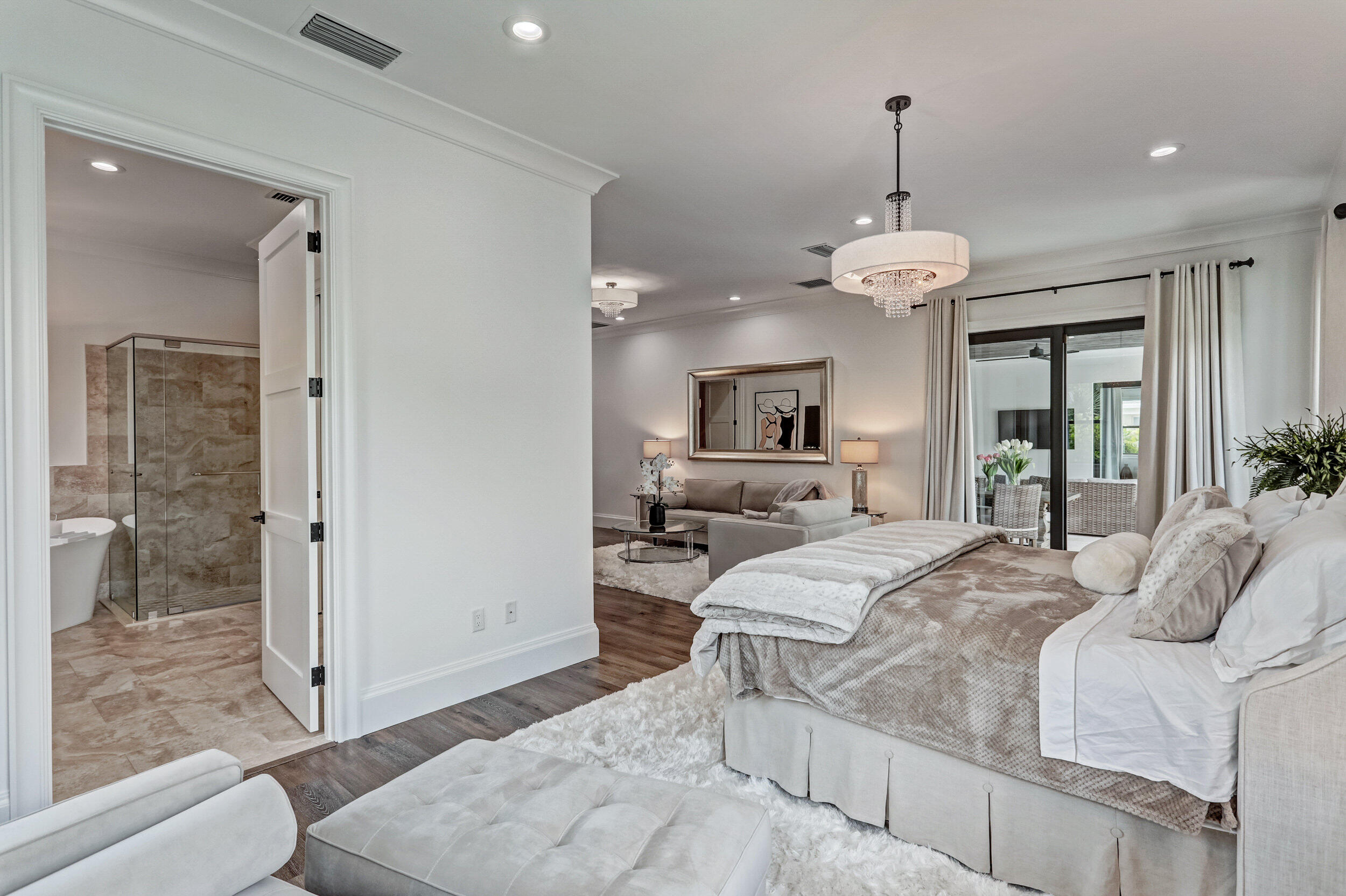 LITTLE RANCHES IN - Residential