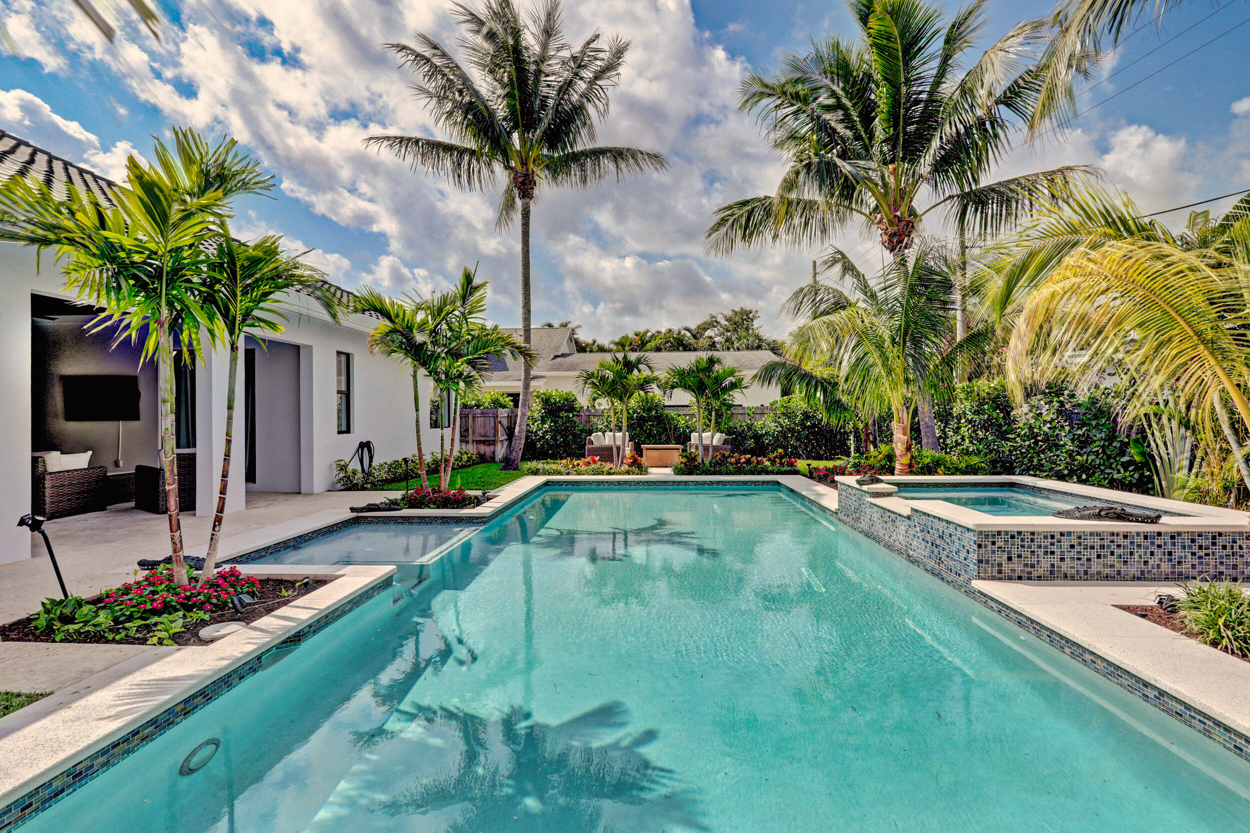 LITTLE RANCHES IN - Residential