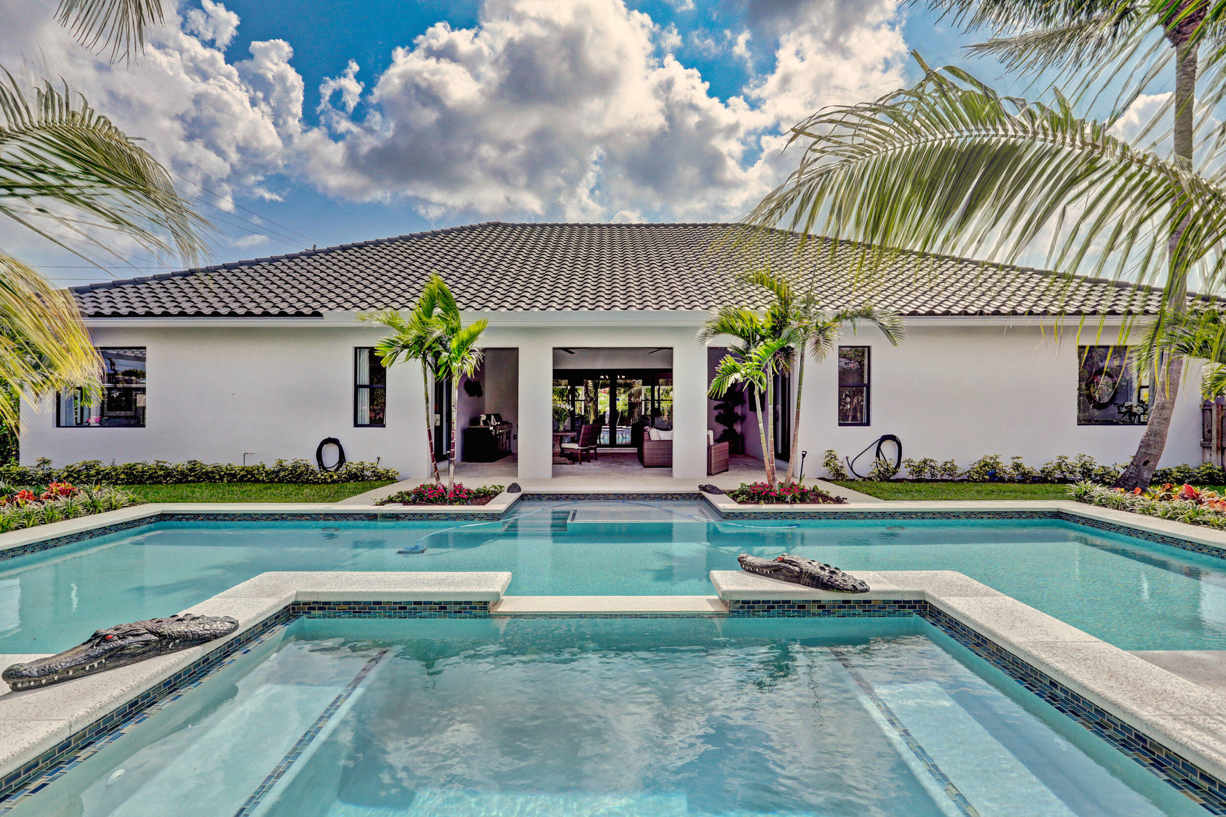 LITTLE RANCHES IN - Residential