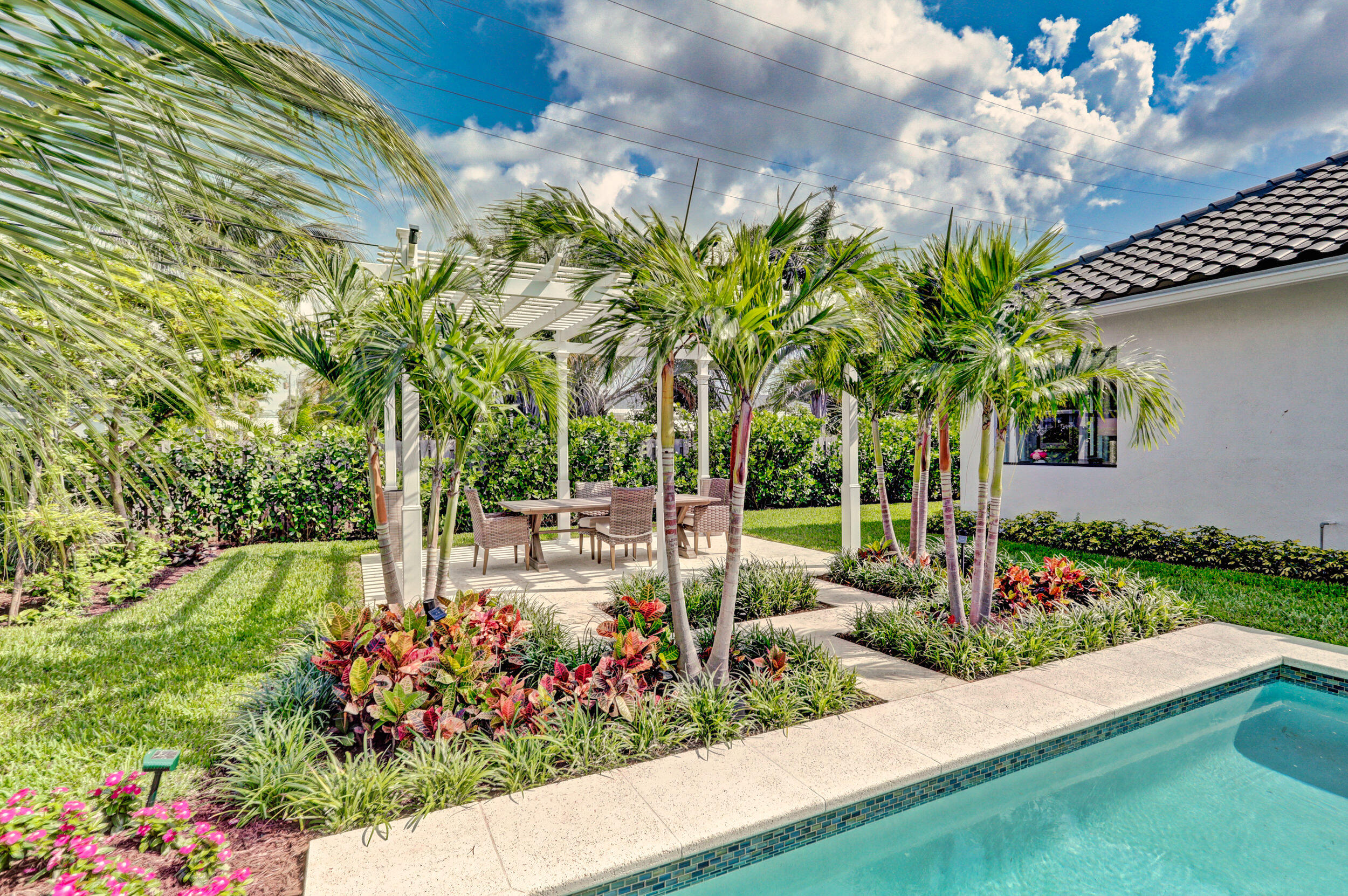 LITTLE RANCHES IN - Residential