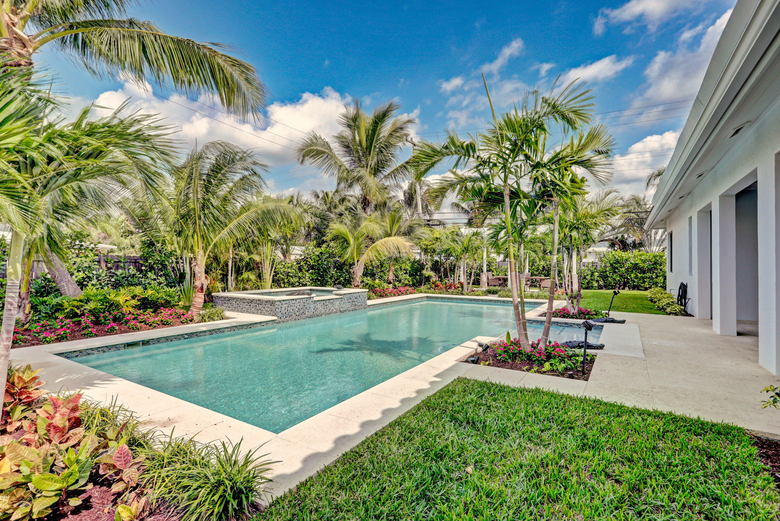 LITTLE RANCHES IN - Residential