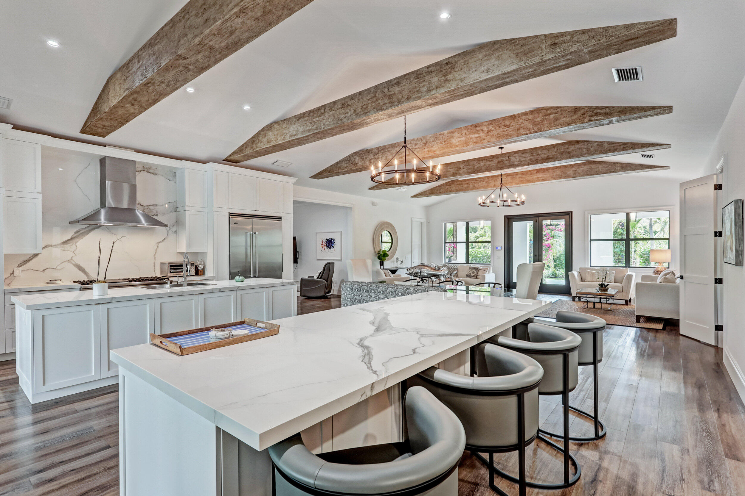 LITTLE RANCHES IN - Residential