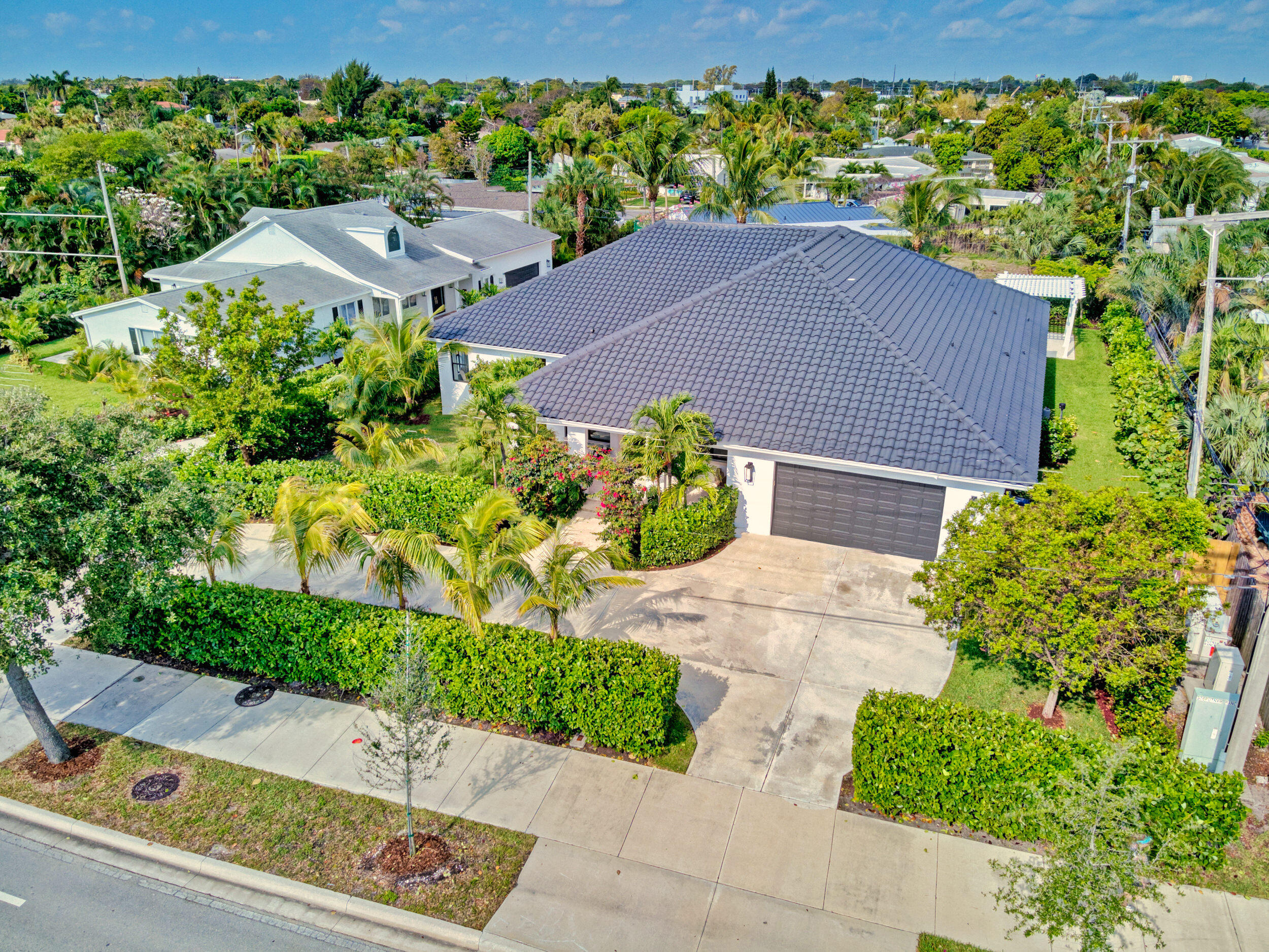 LITTLE RANCHES IN - Residential